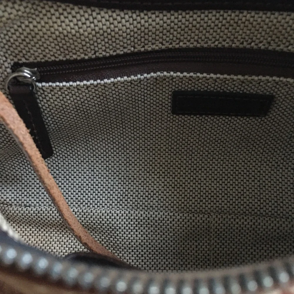 Dooney & Bourke Hobo Shoulder Handbag Purse Pebbled Leather Brown Silver Zip